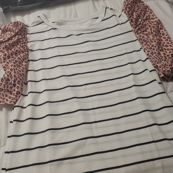 ♥️New Boutique top puff sleeve - Picture 7 of 8